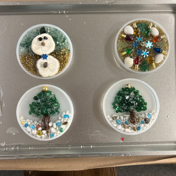 December 10th - Holiday Resin Ornaments (6:00pm-8:00pm)